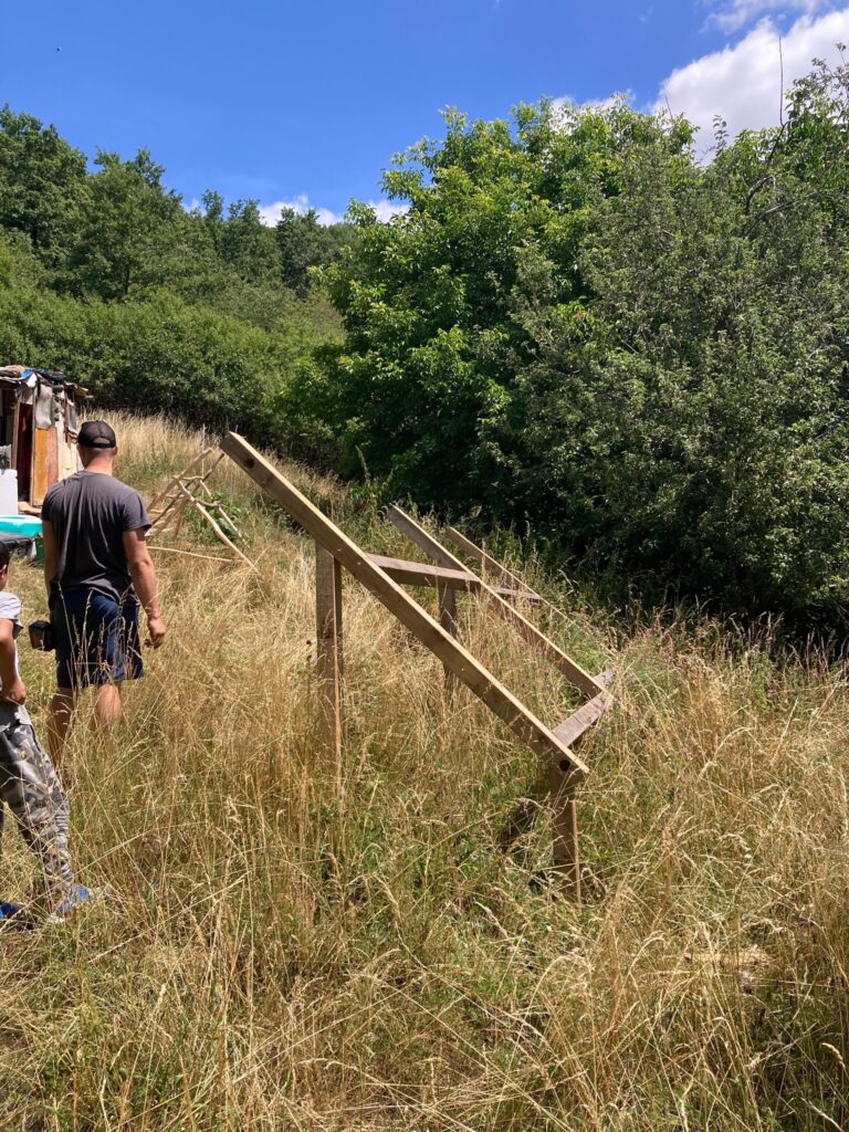 Ostrovný zdroj elektriny pre domácnosť v lokalite Lomné