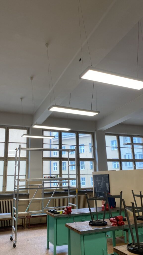 Montáž LED svietidiel v SOŠ technickej vo Zvolene
