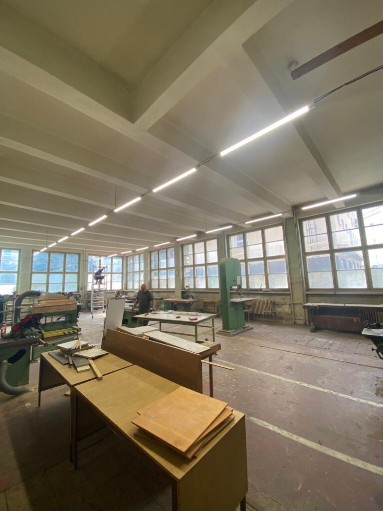 LED svietidlá v priestoroch odborných dielní SOŠ technická Zvolen